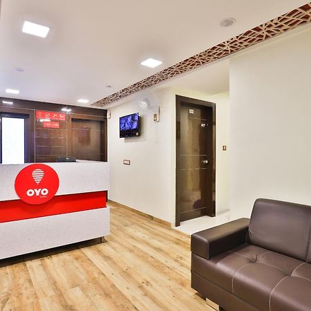 Hotel O Red Apple Ahmedabad Exterior foto